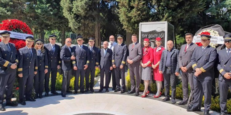 Edirnekapı’da hava şehitleri anıldı