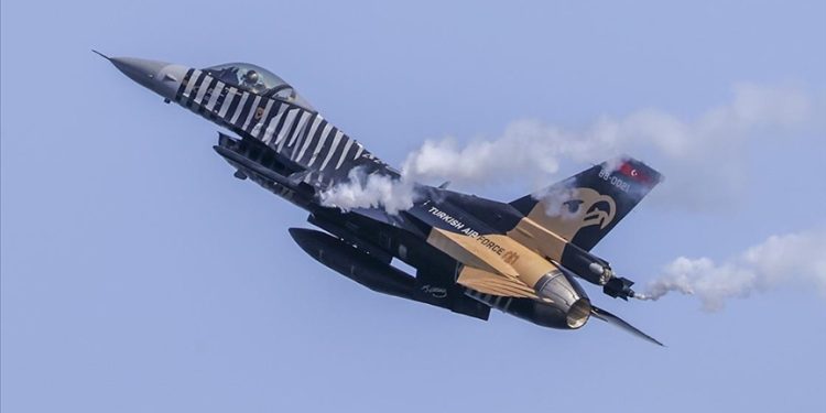 SOLOTÜRK, F-16 sınırlarını aştı
