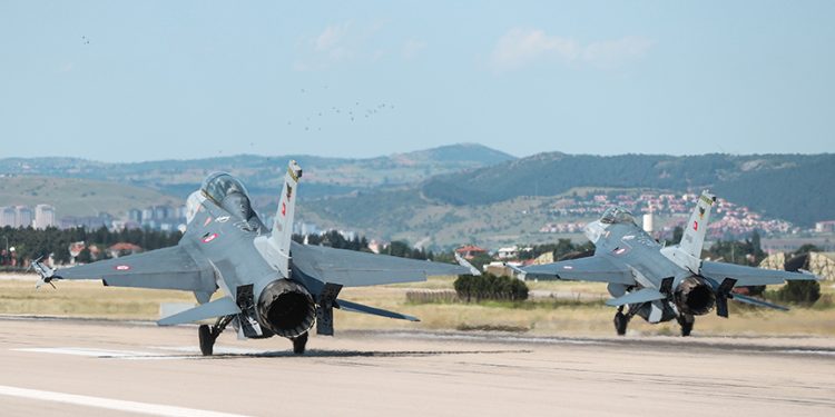 Balıkesir’de donanımlı savaş pilotları yetişiyor