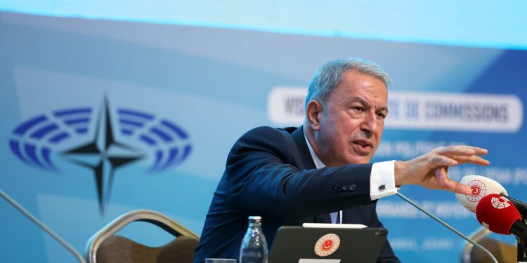 Bakan Akar’dan Yunanistan’a: 3 noktada hava sahamız ihlal edildi