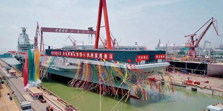 Çin, üçüncü uçak gemisini suya indirdi