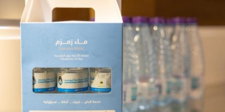 Suudilerden uçakta zemzem suyuna yasak!