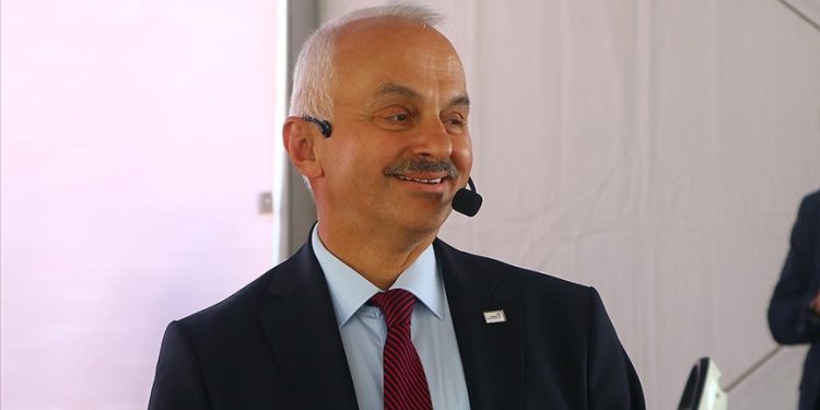 Temel Kotil: MMU, F-22 ve F-35’in arasında olacak