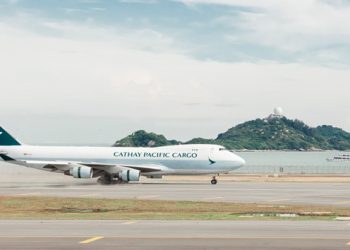 Cathay’in B747’si yeni piste teker koyan ilk havayolu oldu