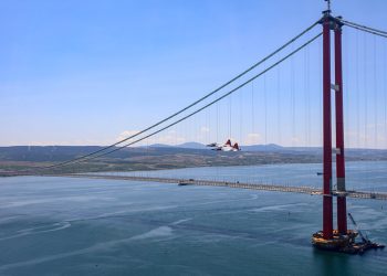 Türk savaş pilotları zorlu eğitimlerden geçerek brövelerini takıyor