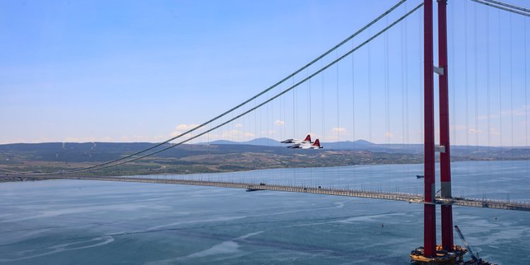 Türk savaş pilotları zorlu eğitimlerden geçerek brövelerini takıyor