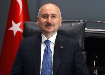 Karaismailoğlu, İstanbul Havalimanı metro açılışını dördüncü kez erteledi