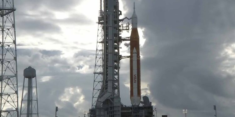 NASA Artemis’in fırlatılmasını erteledi