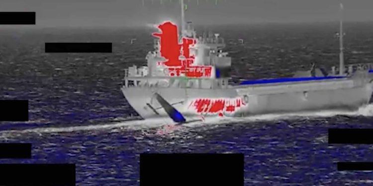 İran, ABD’ye ait insansız gemiye kanca taktı