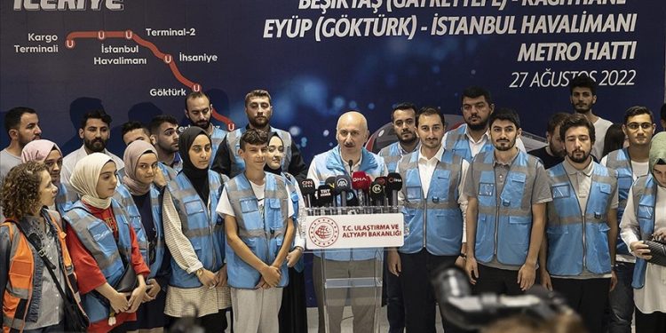 Karaismailoğlu, İstanbul Havalimanı metro açılışını beşinci kez erteledi