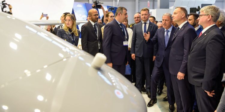 Polonya Cumhurbaşkanı Duda’dan Türk stantlarına ziyaret