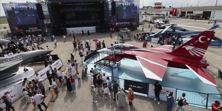 Hürjet ilk uçuş için yere basmaya hazırlanıyor