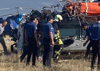 Denizli’de yangın söndürme helikopteri düştü