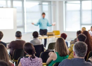 Lisansüstü çalışmalar yaparak uzmanlaşmak!