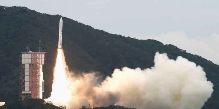 Japonya’nın Epsilon-6 tip roketi kendini imha etti