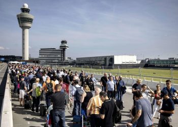 Schiphol Havalimanı ordudan yardım istedi