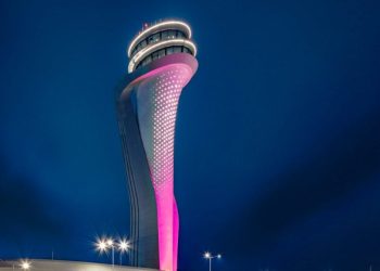 İstanbul Havalimanı kulesi pembeye büründü