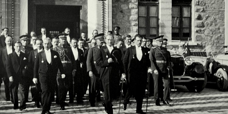 Türkiye Cumhuriyeti 99’uncu yaşını kutluyor