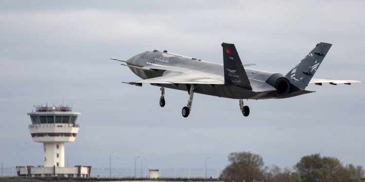 Baykar’ın insansız savaş uçağı ‘Kızılelma’dan ilk uçuş