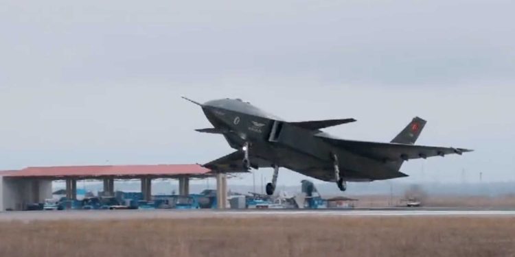 Bayraktar KIZILELMA ayaklarını yerden kesti