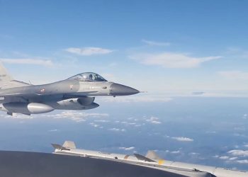 Türk savaş uçaklarından Ege’de eğitim uçuşu