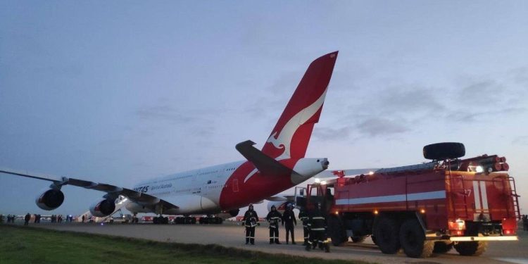 Qantas’ın A380’i Bakü’ye acil iniş yaptı