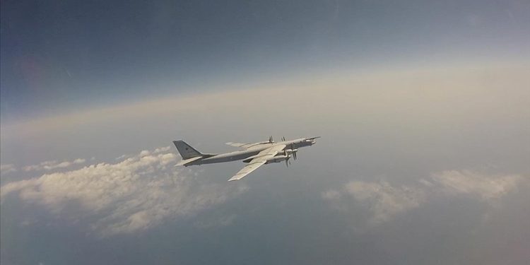 Çin ve Rus bombardıman uçakları beraber uçtu