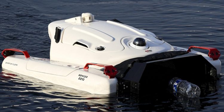 İnsansız su üstü robotu denizleri temizlemeye başladı