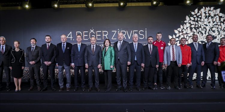 Aselsan’a Türkiye’ye değer katan marka ödülü