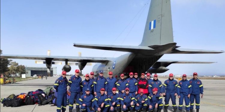 Yunanistan’dan Türkiye’ye 5 uçak dolusu yardım