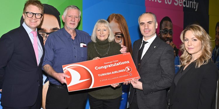 Birmingham Havalimanı 10 milyonuncu yolcularına THY bileti hediye etti