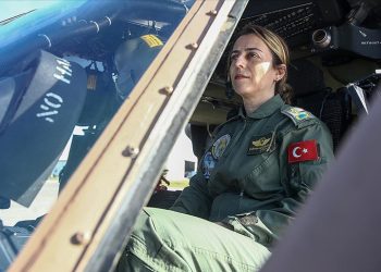 Depremzedelere helikopterle yardımı Burcu Yarbay ulaştırıyor