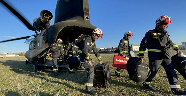 Yabancı kurtarma ekiplerini TSK’nın uçan kaleleri taşıdı