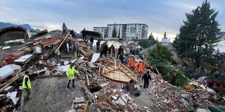 Fransa, deprem bölgesinde sahra hastanesi kuracak