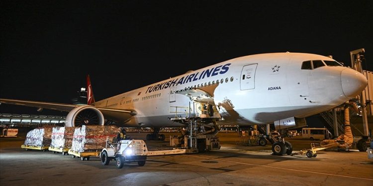 THY, ABD’de toplanan yardım malzemelerini aynı gün ulaştırıyor