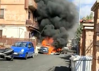 İtalya’da iki askeri eğitim uçağı havada çarpıştı