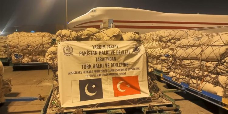 Pakistan’ın Türkiye desteği sürüyor: 35 uçakla 46 bin çadır