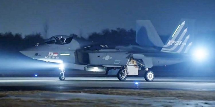 Güney Kore’nin savaş uçağı ilk gece testini yaptı