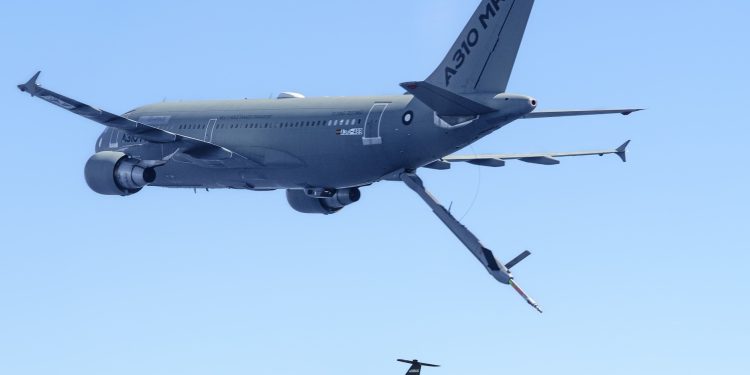 A310 MRTT, İHA’ya otonom olarak havada yakıt ikmali yaptı