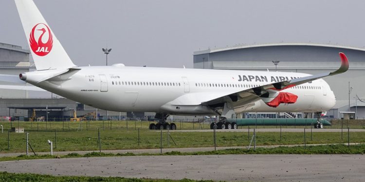 Japan Airlines’ın ilk A350-1000’i boyamadan çıktı