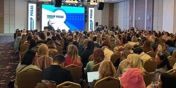 900 acenteyi Antalya’ya topladı: Hedef 1 milyon yolcu