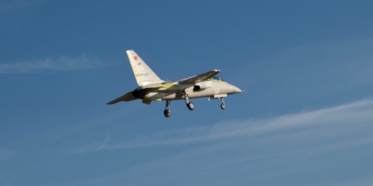 Hürjet ilk uçuşunu yaptı