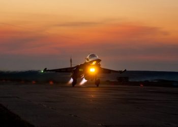 Savaş uçağından şehire mühimmat düştü