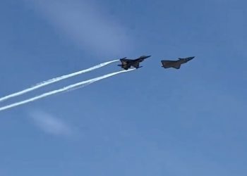 Kızılelma ve Solotürk kol uçuşu yaptı