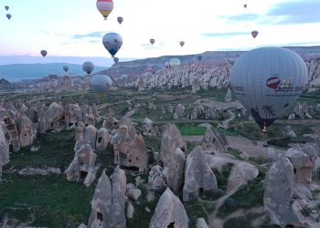 Kapadokya’da turistler bayramı gökyüzünde karşıladı