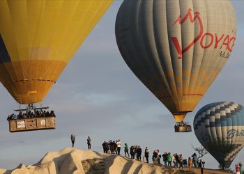 Kapadokya’da turistler bayramı gökyüzünde karşıladı