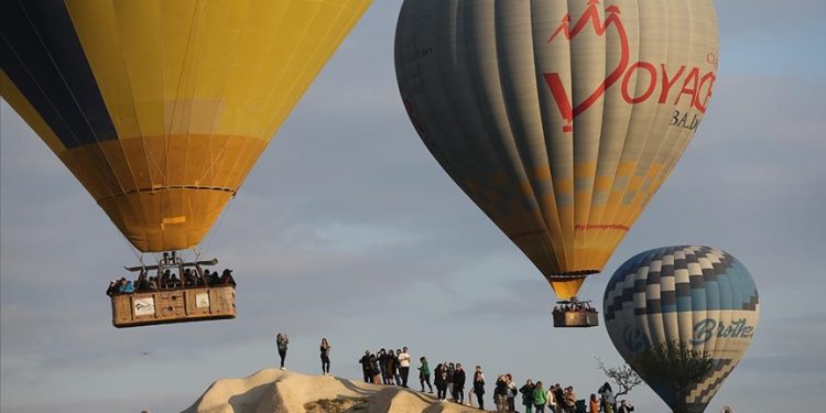 Kapadokya’da turistler bayramı gökyüzünde karşıladı