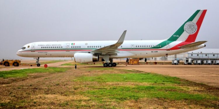 Meksika’nın başkanlık uçağı Tacikistan’a satıldı