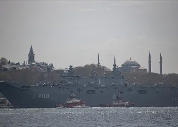 TCG Anadolu Sarayburnu Limanı’na demirledi