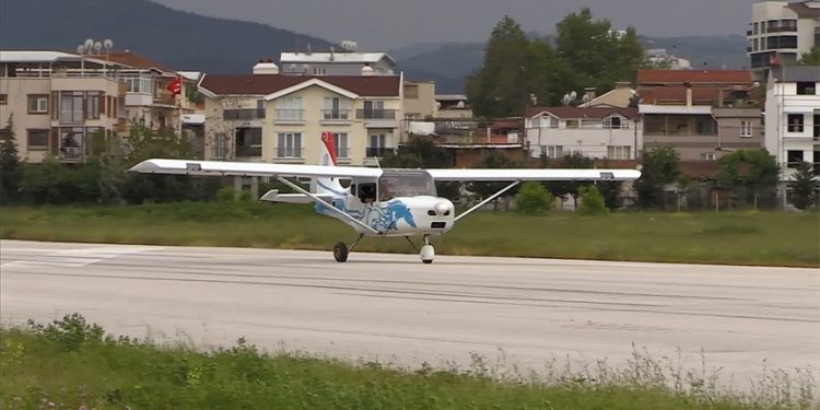 Türk havacılığının yeni uçağı Troy T200 ilk kez piste çıktı